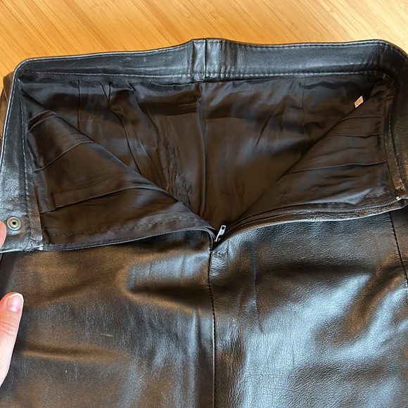 Vintage black leather midi pencil skirt - Picture 10 of 12